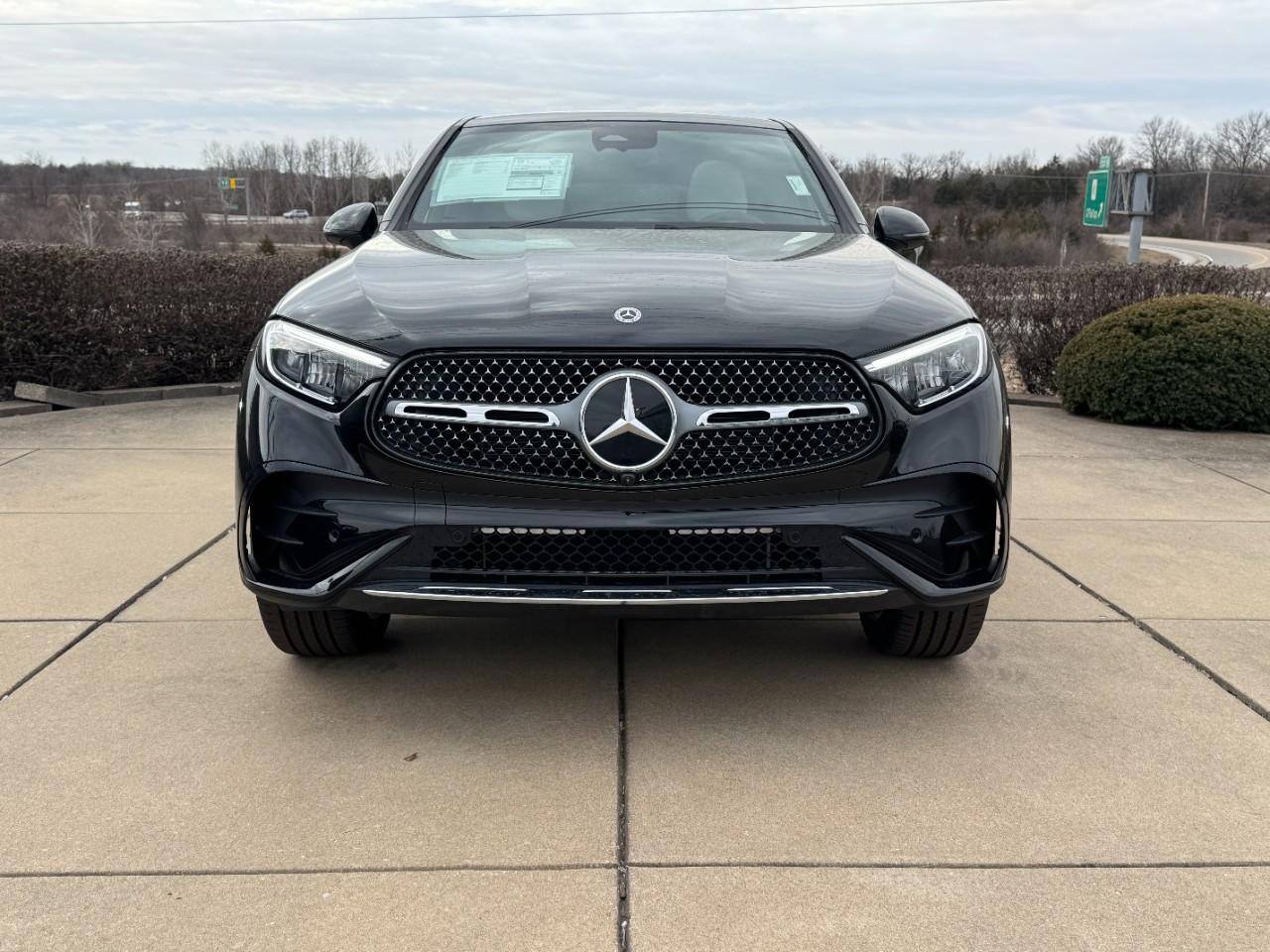 Mercedes-Benz GLC Vehicle Full-screen Gallery Image 7