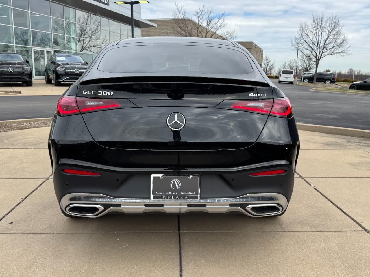 Mercedes-Benz GLC Vehicle Full-screen Gallery Image 9