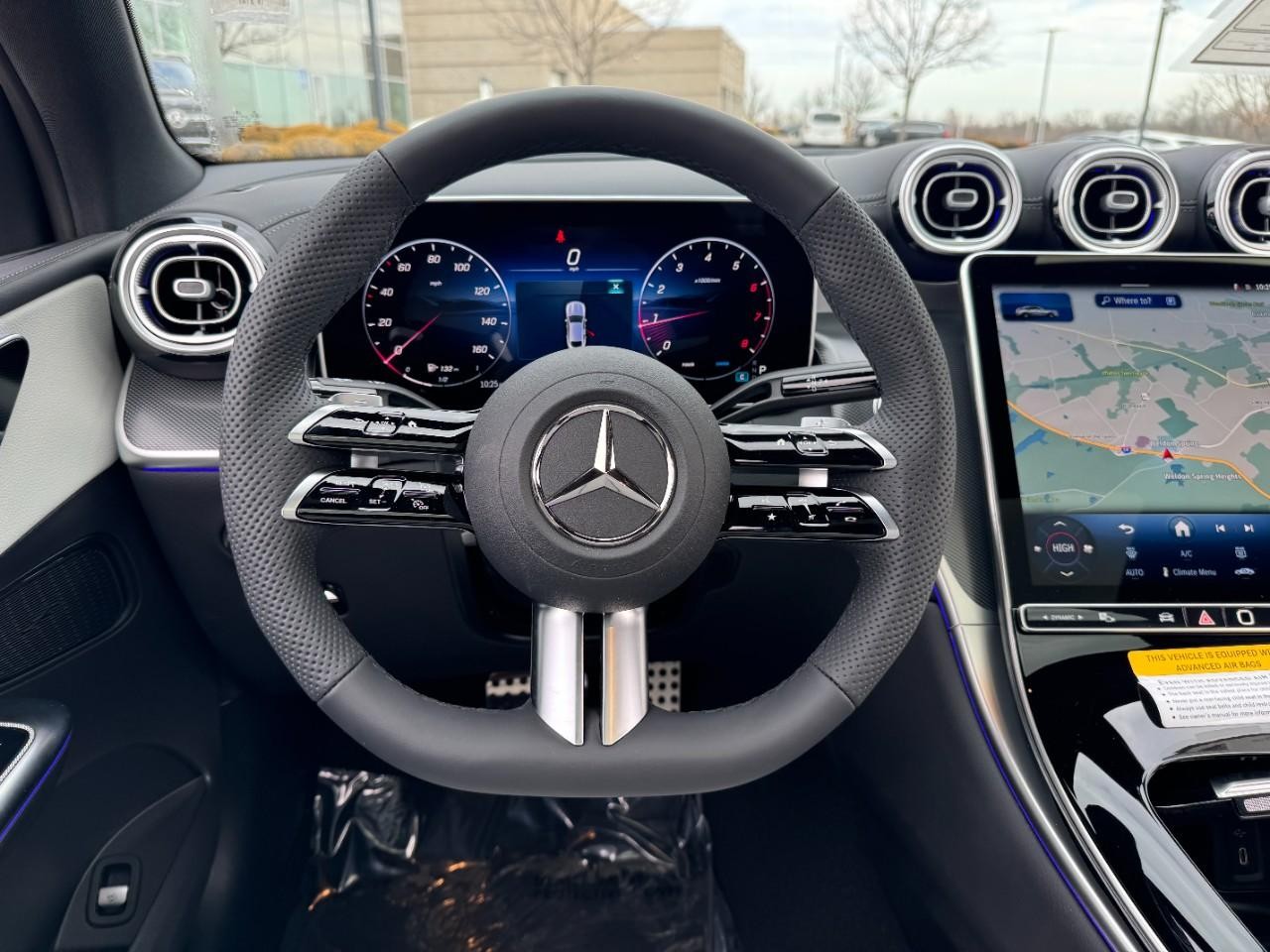 Mercedes-Benz GLC Vehicle Full-screen Gallery Image 13