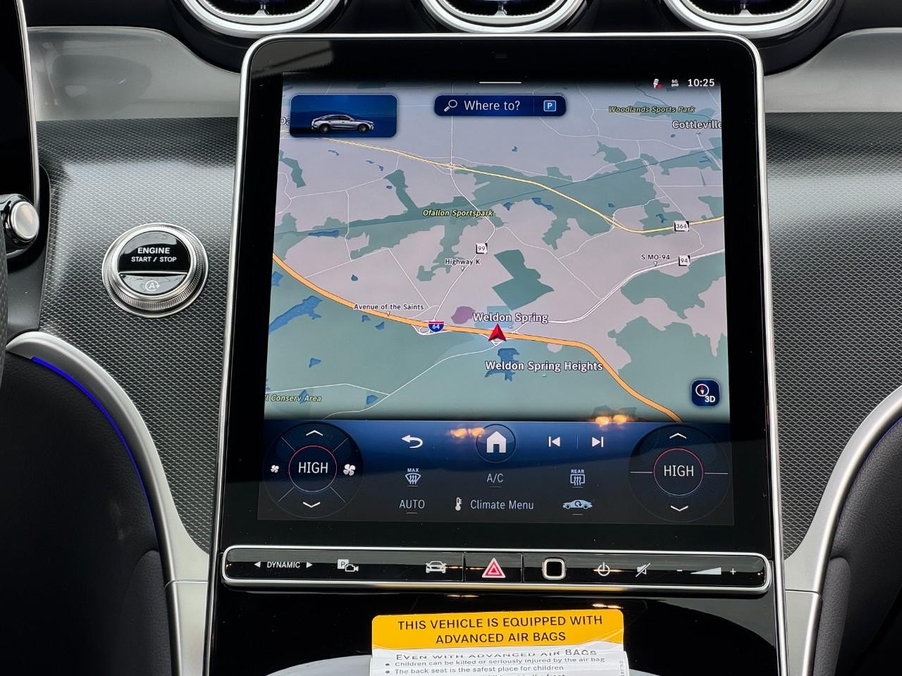 Mercedes-Benz GLC Vehicle Full-screen Gallery Image 14