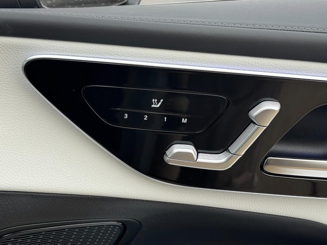 Mercedes-Benz GLC Vehicle Full-screen Gallery Image 19