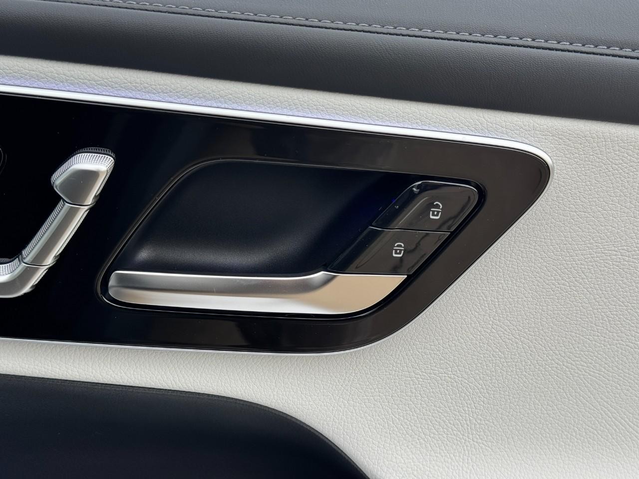 Mercedes-Benz GLC Vehicle Full-screen Gallery Image 20