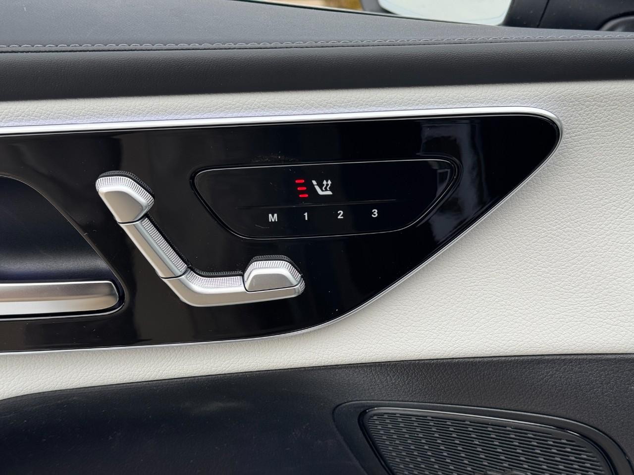 Mercedes-Benz GLC Vehicle Full-screen Gallery Image 22