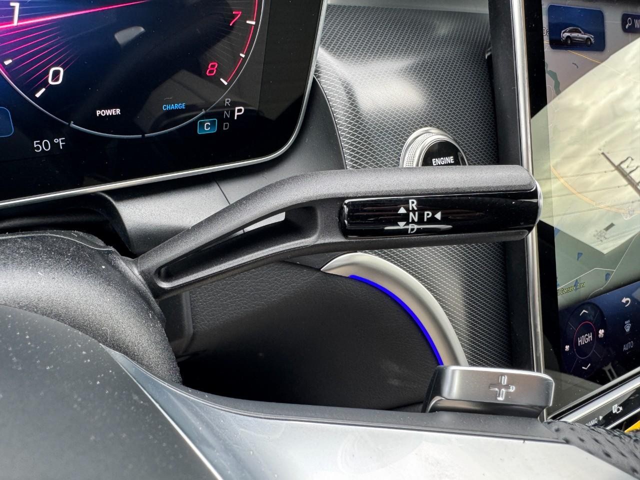 Mercedes-Benz GLC Vehicle Full-screen Gallery Image 33