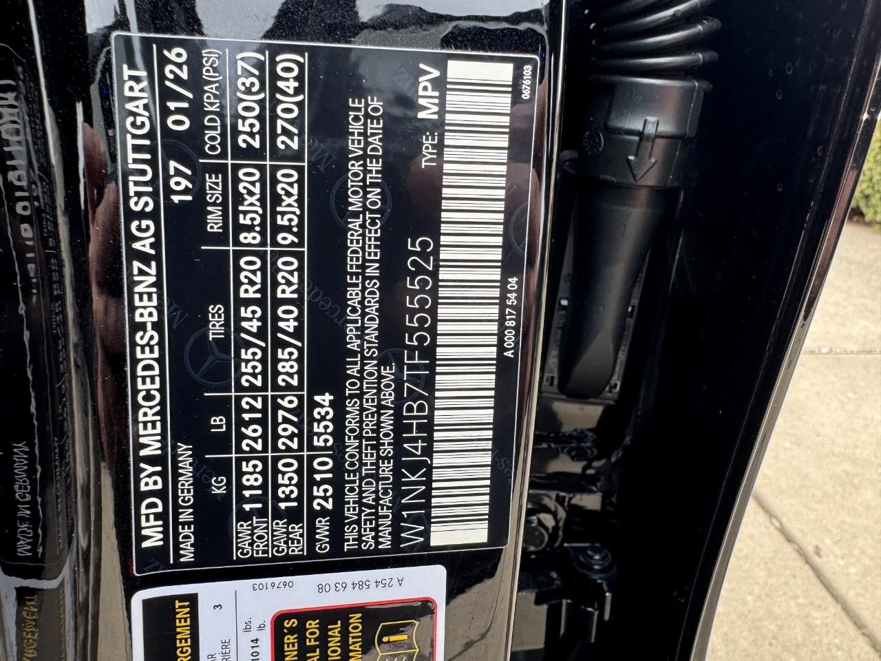 Mercedes-Benz GLC Vehicle Full-screen Gallery Image 35