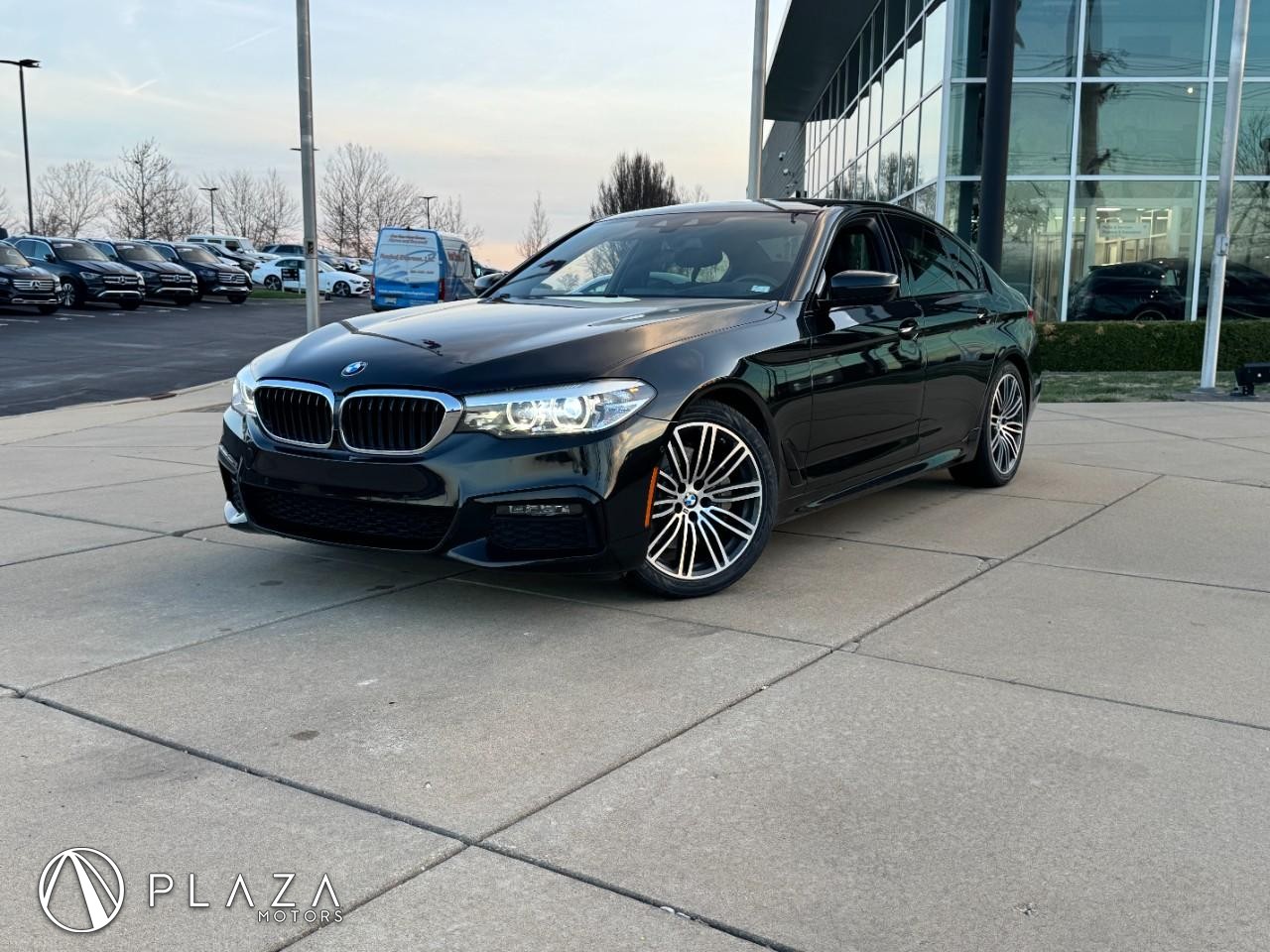 BMW 5 Series Vehicle Full-screen Gallery Image 01