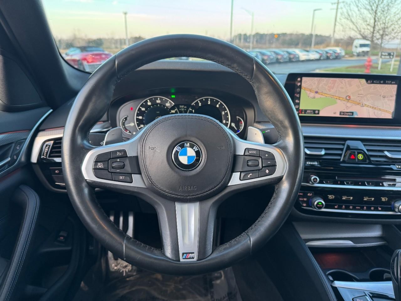 BMW 5 Series Vehicle Full-screen Gallery Image 13