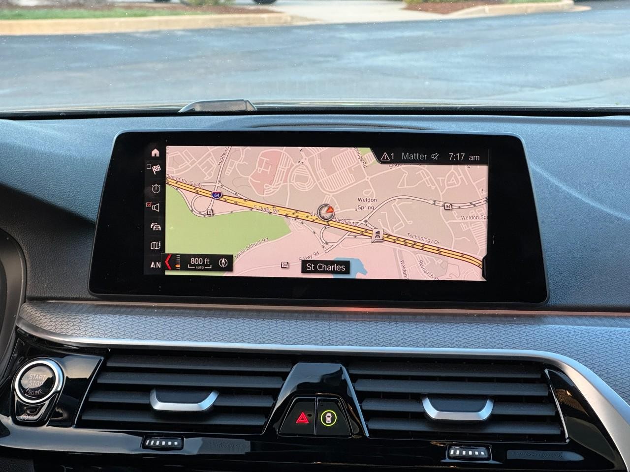 BMW 5 Series Vehicle Full-screen Gallery Image 14