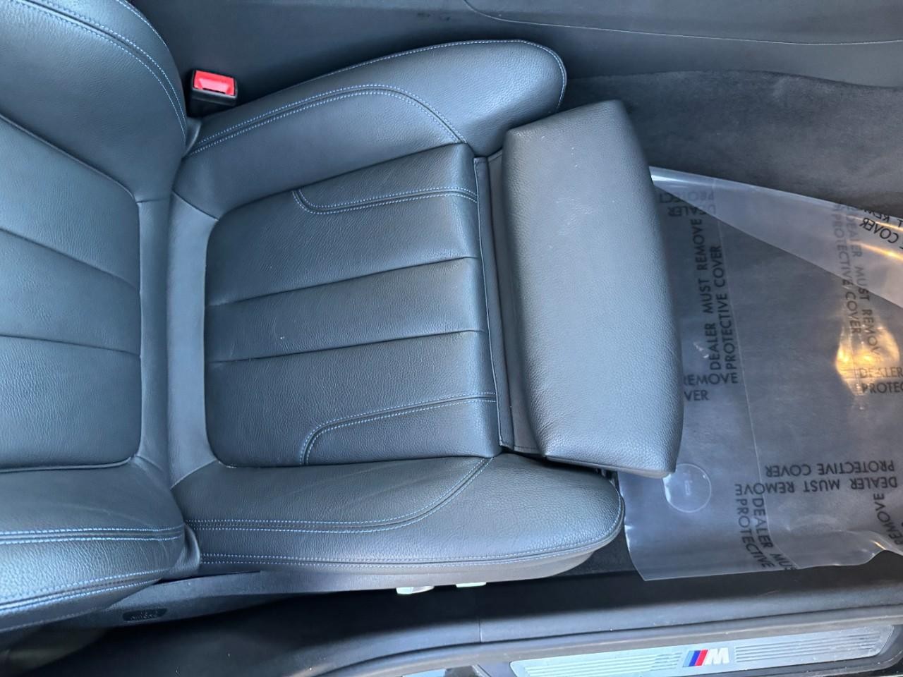 BMW 5 Series Vehicle Full-screen Gallery Image 19