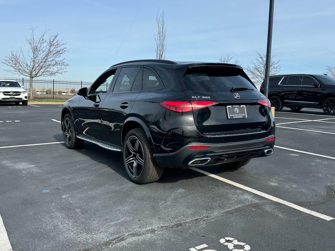 Mercedes-Benz GLC Vehicle Full-screen Gallery Image 3