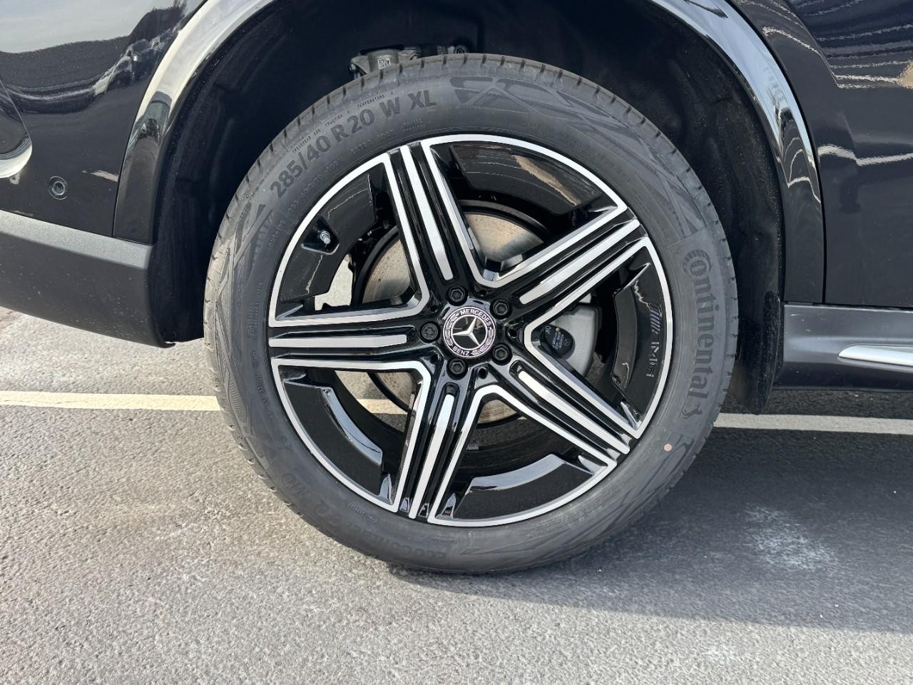 Mercedes-Benz GLC Vehicle Full-screen Gallery Image 5