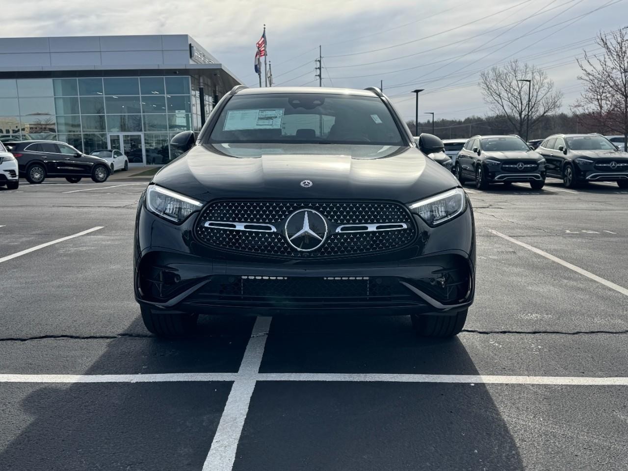 Mercedes-Benz GLC Vehicle Full-screen Gallery Image 7