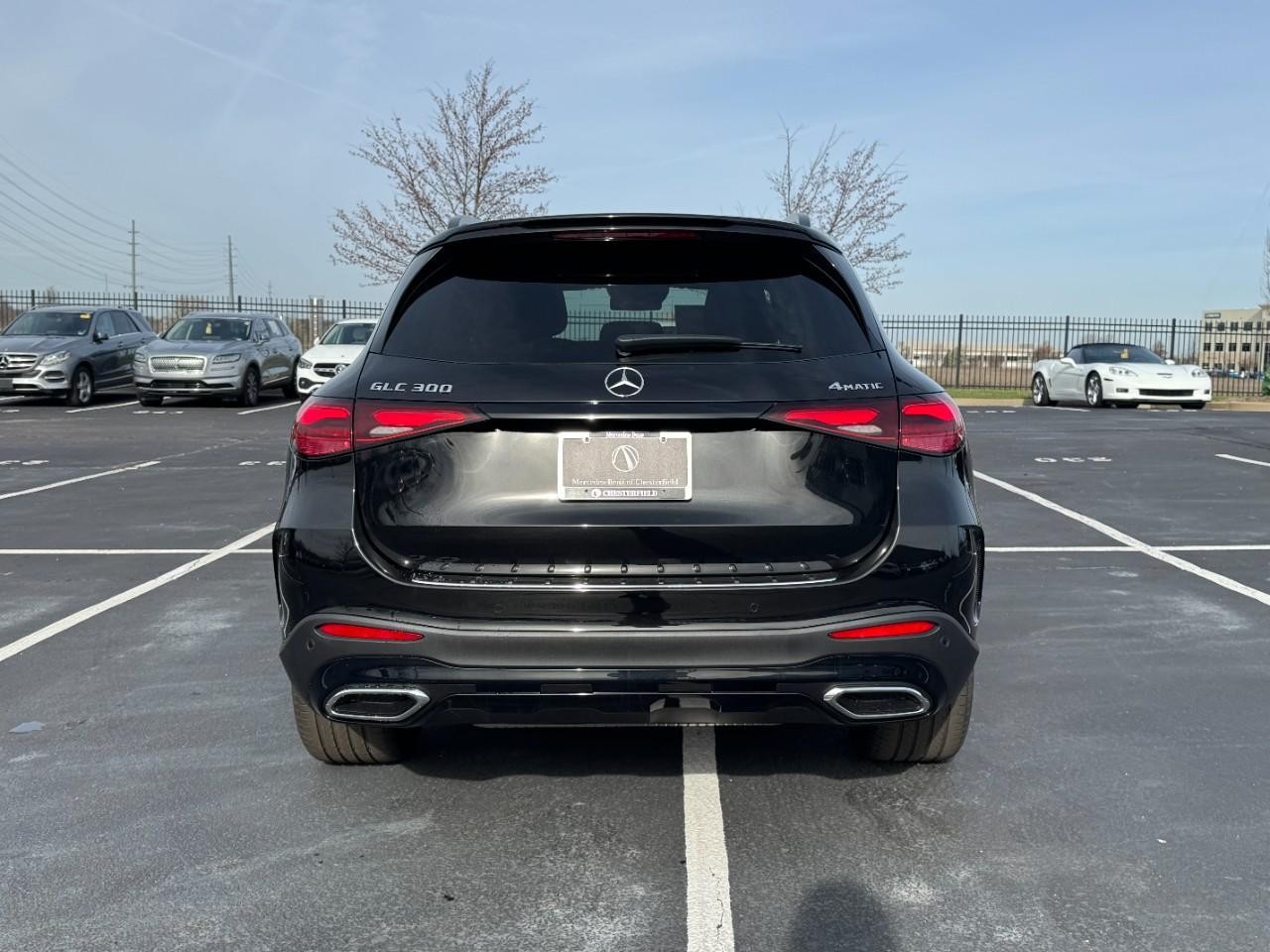 Mercedes-Benz GLC Vehicle Full-screen Gallery Image 9