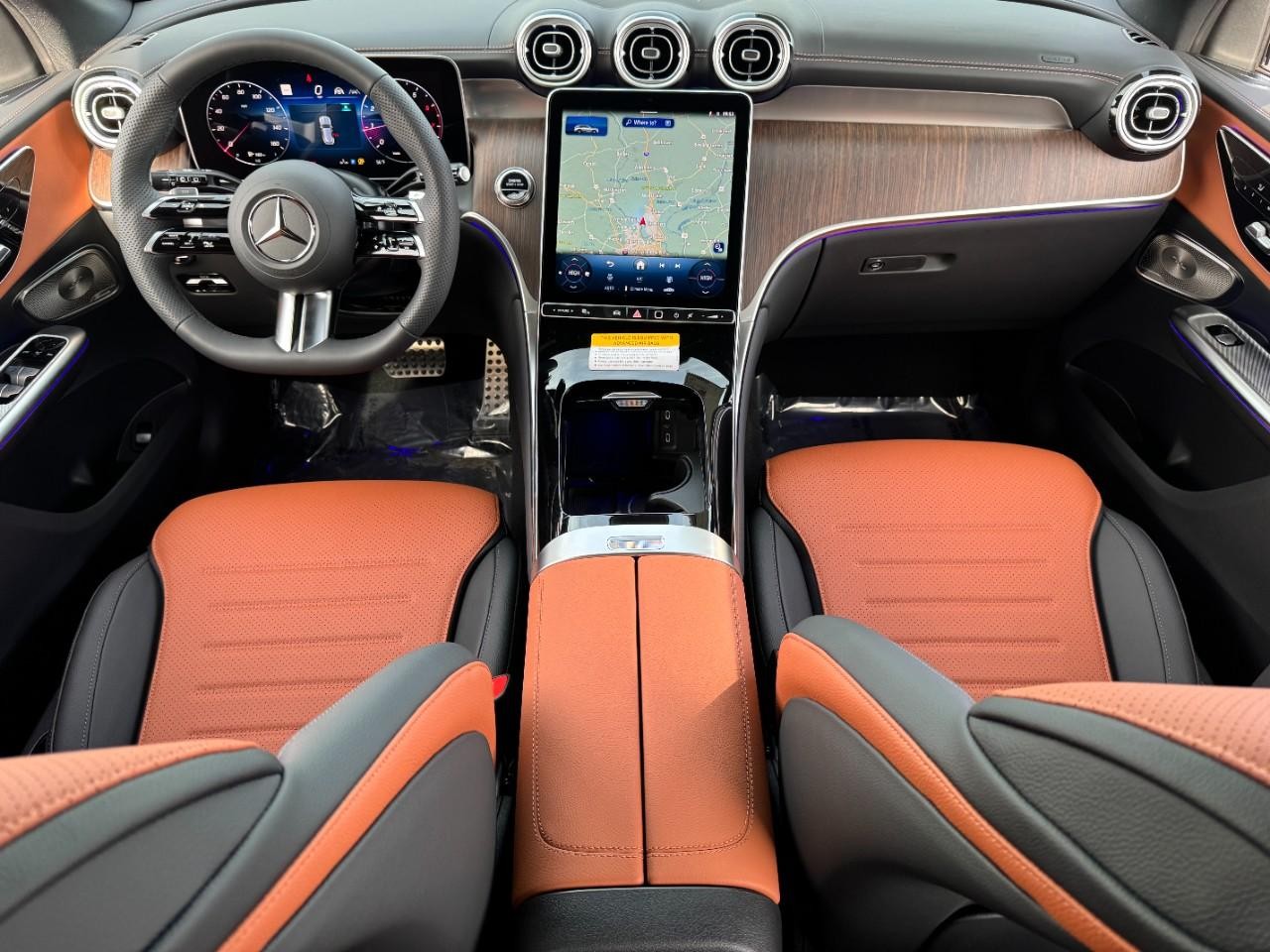 Mercedes-Benz GLC Vehicle Full-screen Gallery Image 11