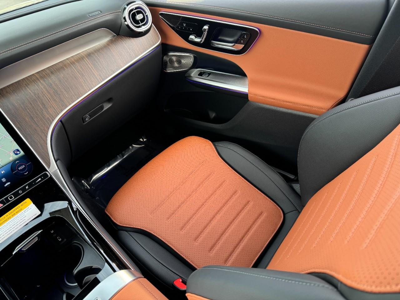 Mercedes-Benz GLC Vehicle Full-screen Gallery Image 14