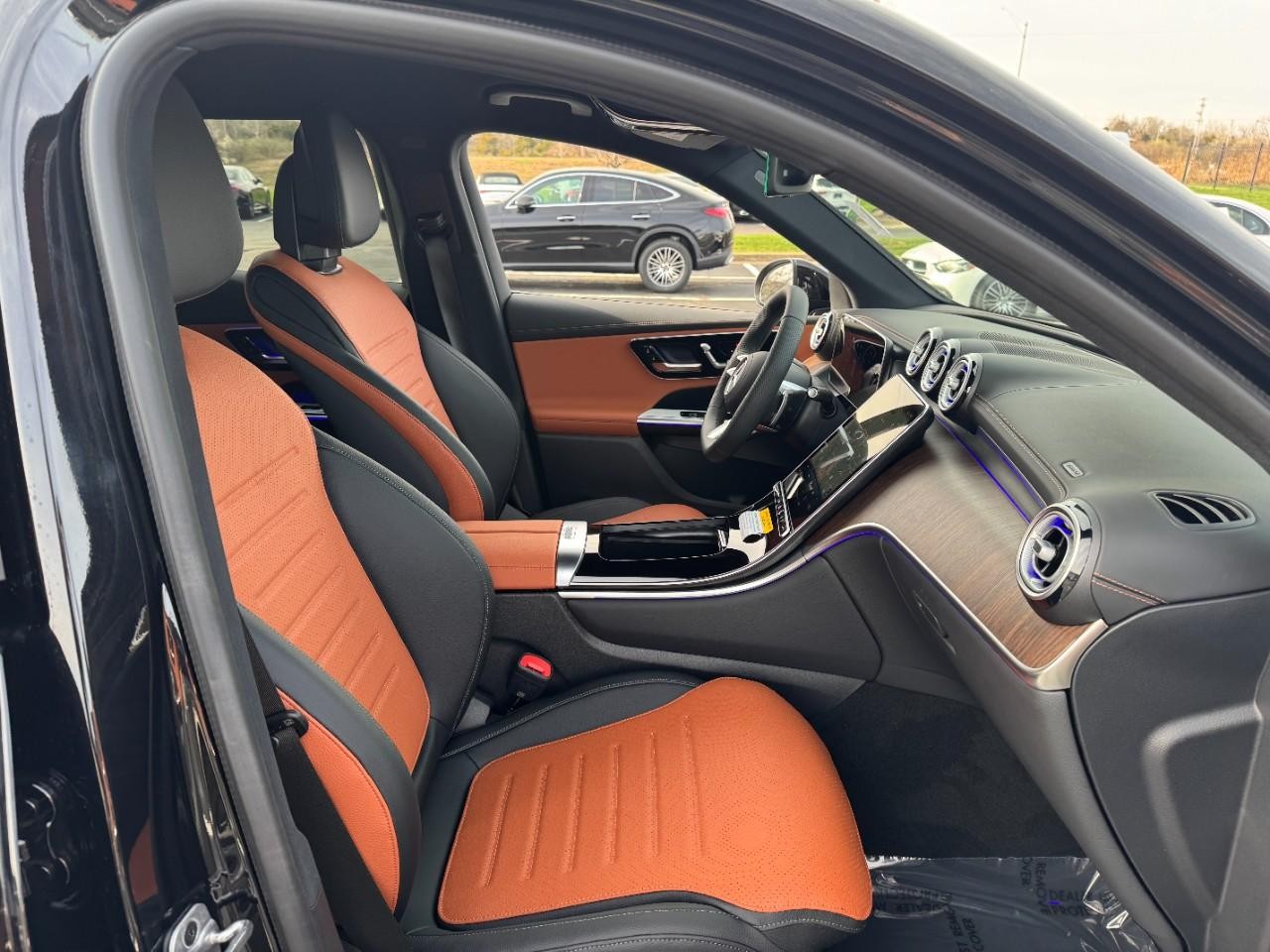 Mercedes-Benz GLC Vehicle Full-screen Gallery Image 15