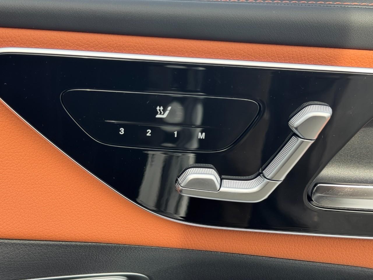 Mercedes-Benz GLC Vehicle Full-screen Gallery Image 18