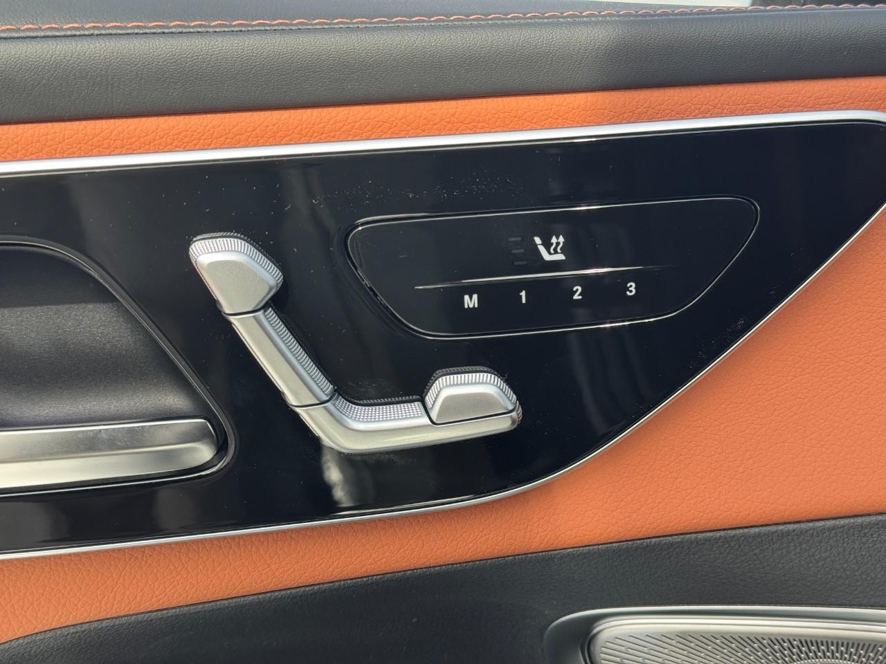 Mercedes-Benz GLC Vehicle Full-screen Gallery Image 21