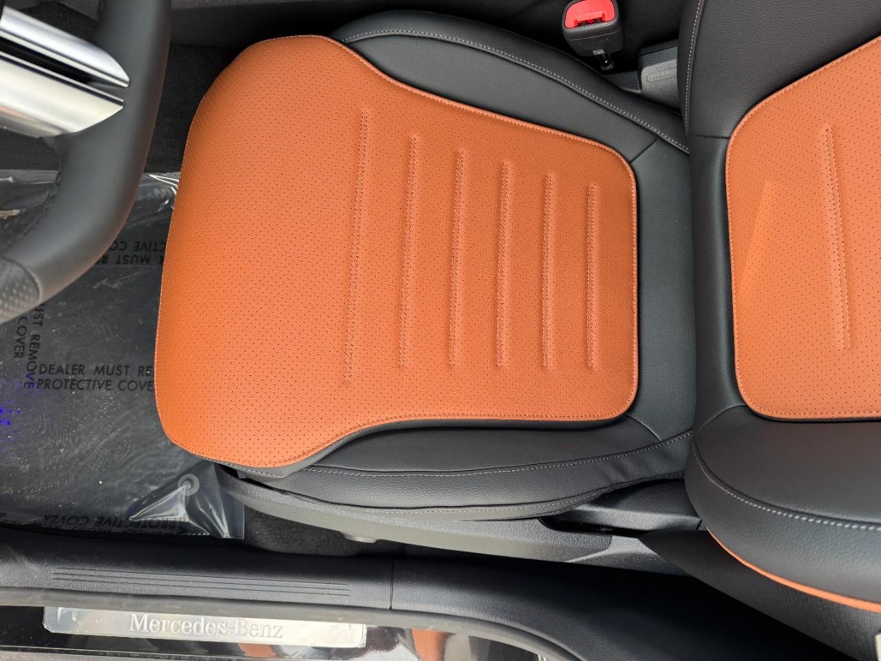 Mercedes-Benz GLC Vehicle Full-screen Gallery Image 27