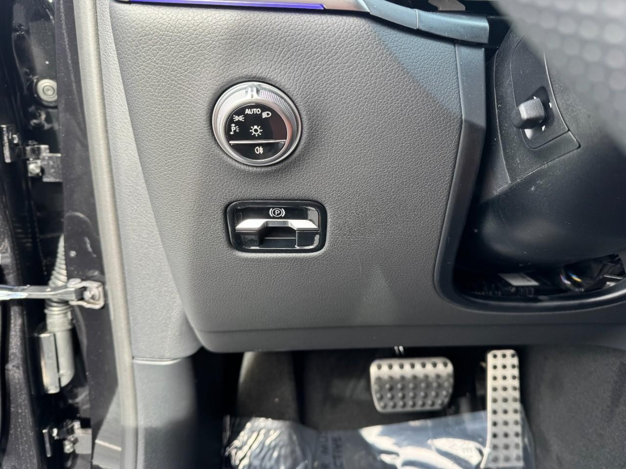 Mercedes-Benz GLC Vehicle Full-screen Gallery Image 29