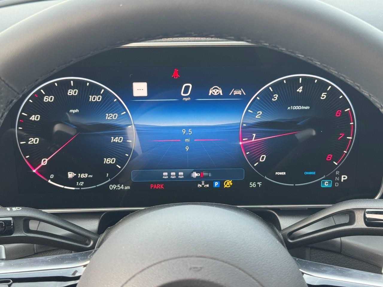 Mercedes-Benz GLC Vehicle Full-screen Gallery Image 32