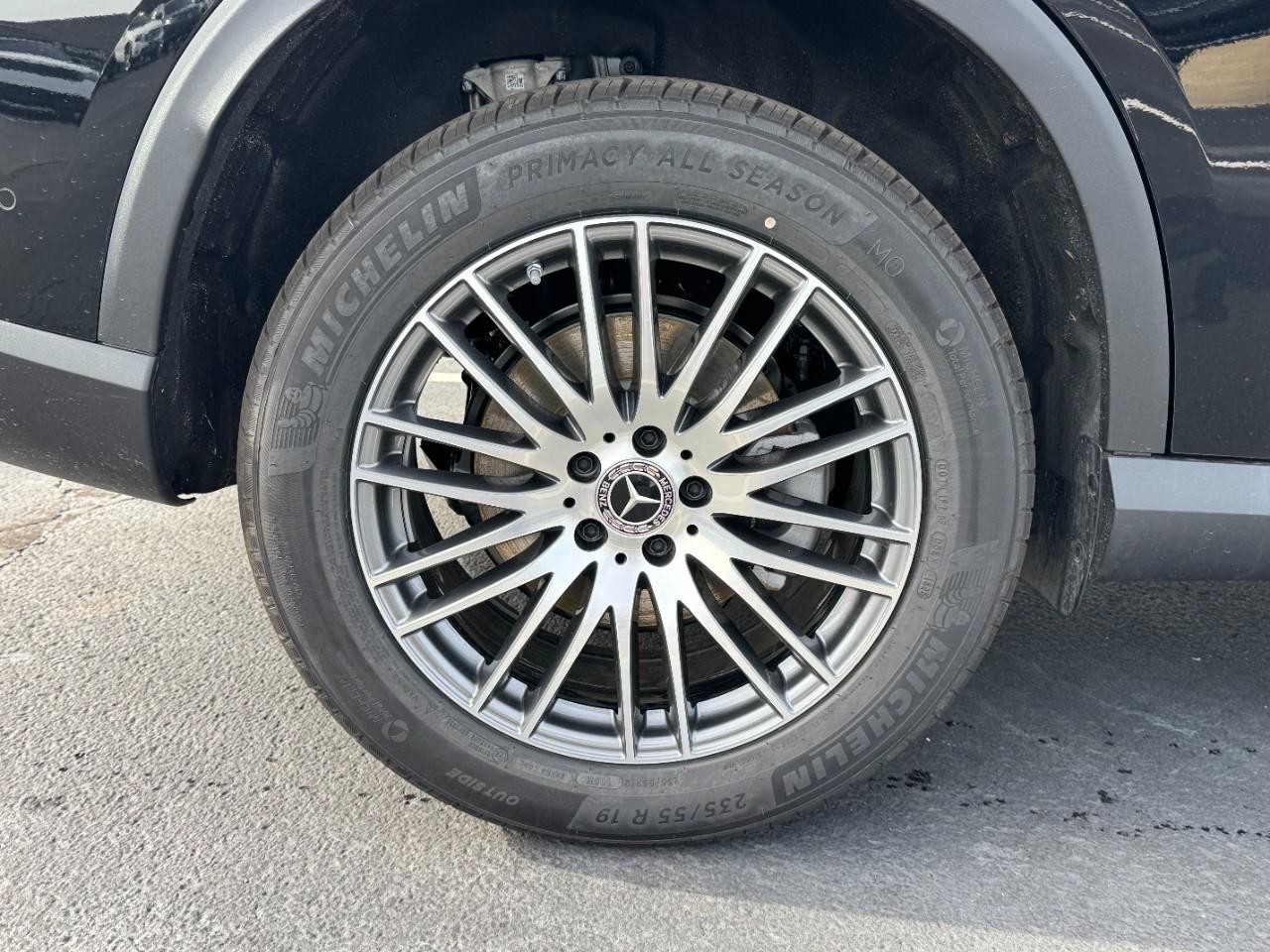 Mercedes-Benz GLC Vehicle Full-screen Gallery Image 5