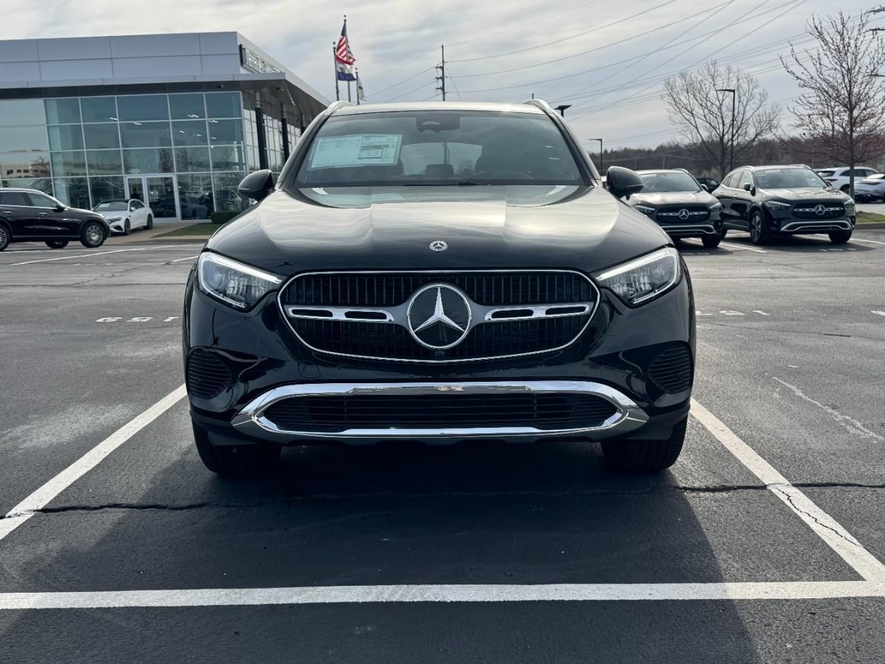 Mercedes-Benz GLC Vehicle Full-screen Gallery Image 7