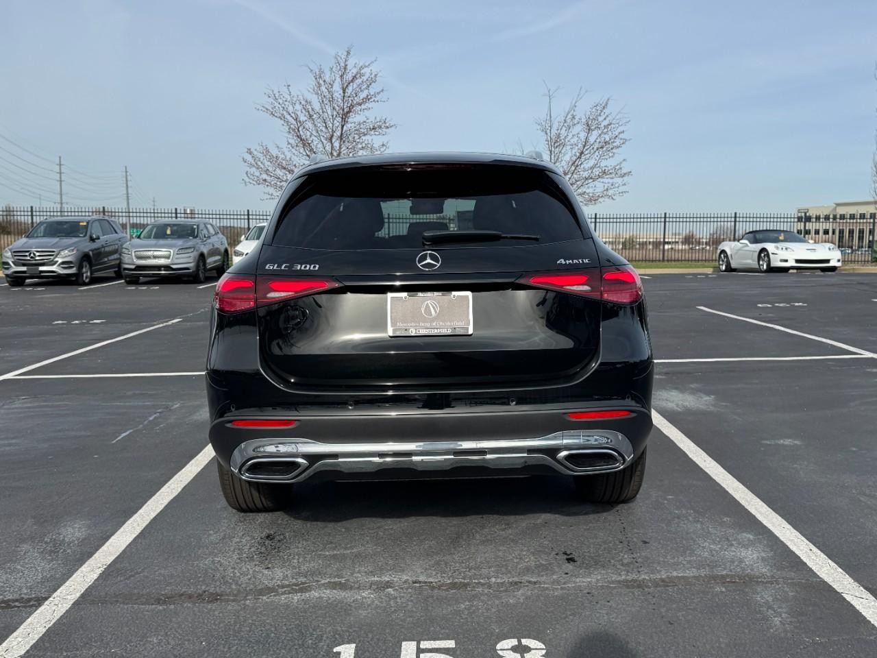 Mercedes-Benz GLC Vehicle Full-screen Gallery Image 9