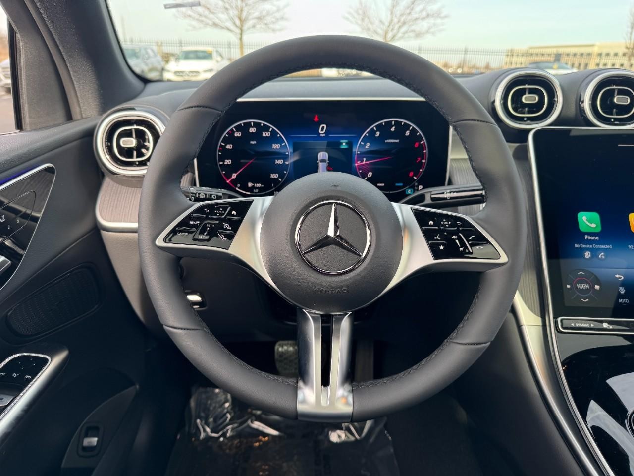 Mercedes-Benz GLC Vehicle Full-screen Gallery Image 13