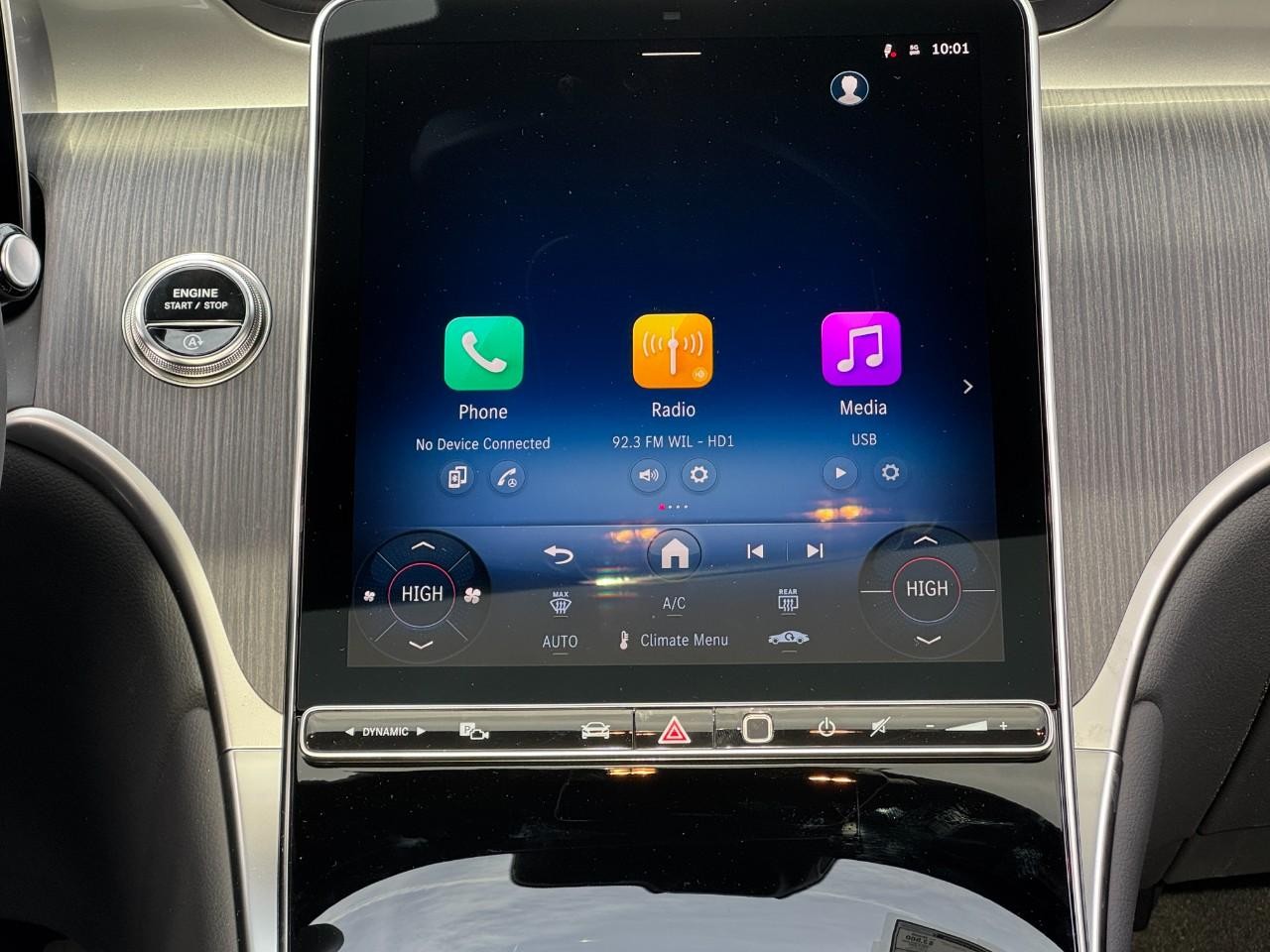 Mercedes-Benz GLC Vehicle Full-screen Gallery Image 14