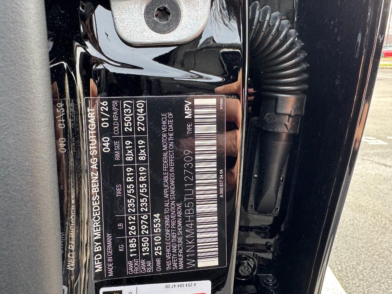 Mercedes-Benz GLC Vehicle Full-screen Gallery Image 35