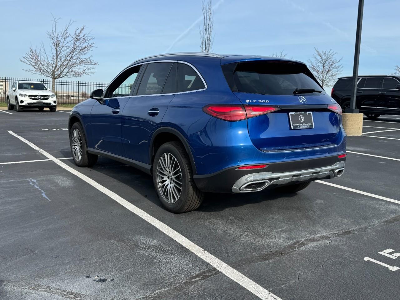 Mercedes-Benz GLC Vehicle Full-screen Gallery Image 3