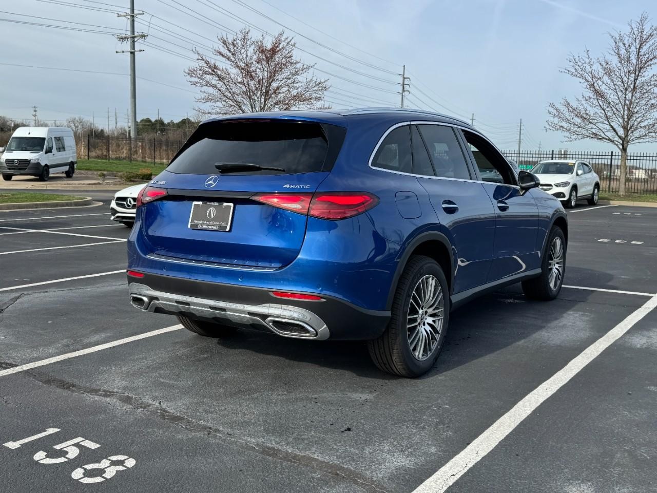 Mercedes-Benz GLC Vehicle Full-screen Gallery Image 4