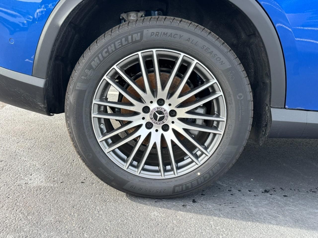 Mercedes-Benz GLC Vehicle Full-screen Gallery Image 5