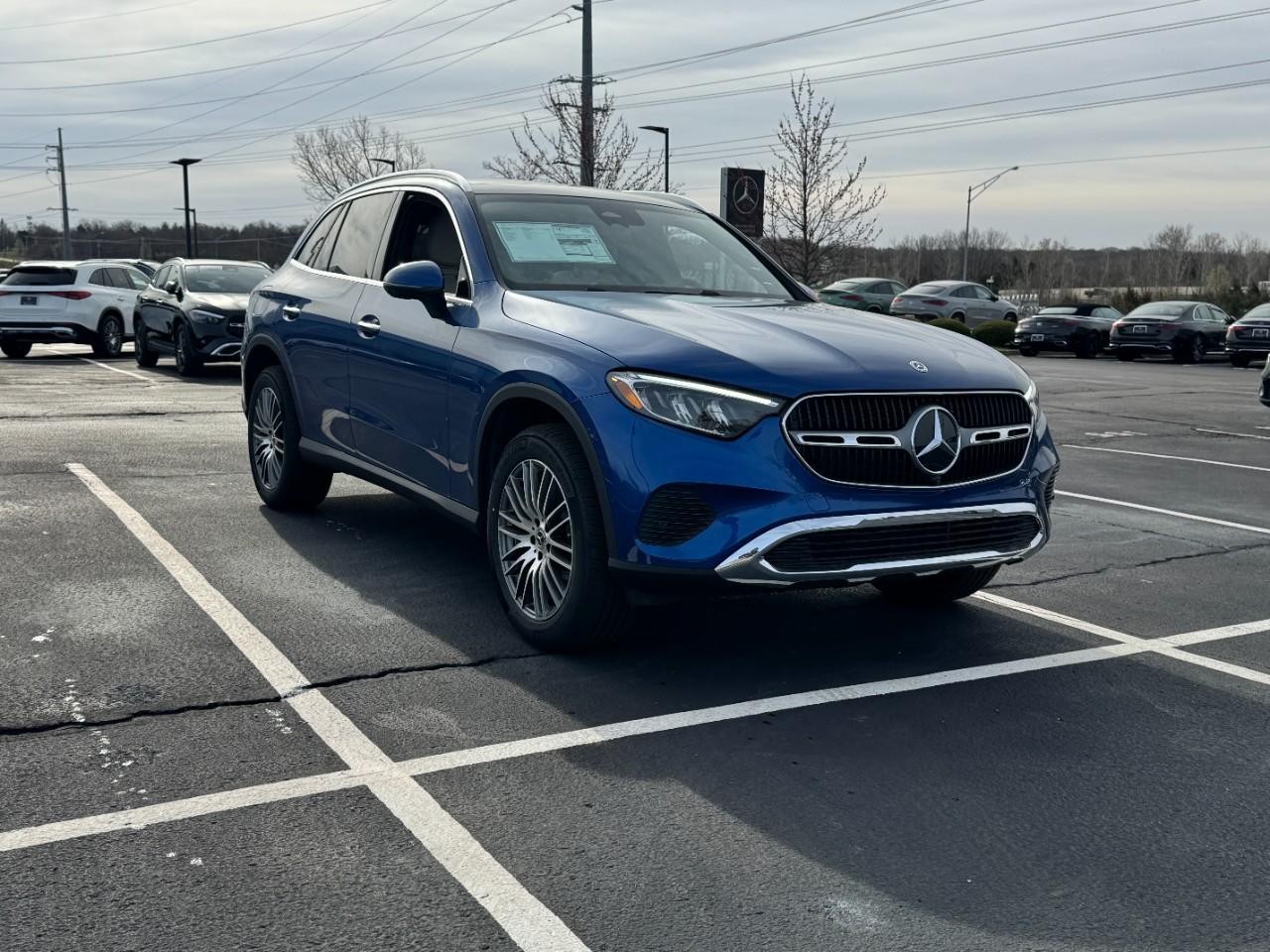 Mercedes-Benz GLC Vehicle Full-screen Gallery Image 6