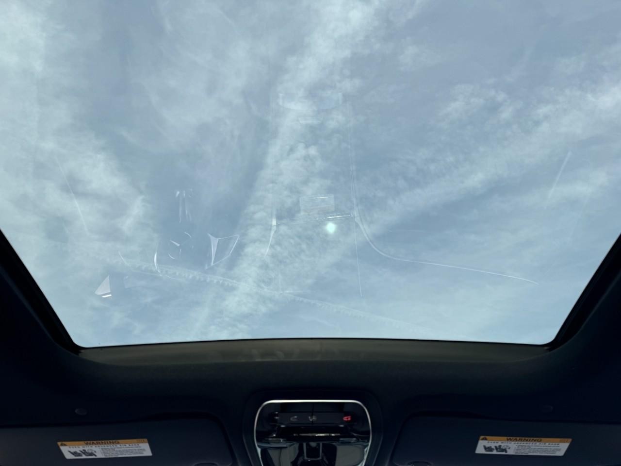 Mercedes-Benz GLC Vehicle Full-screen Gallery Image 11