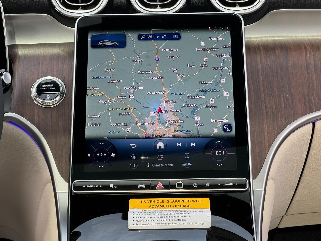 Mercedes-Benz GLC Vehicle Full-screen Gallery Image 14