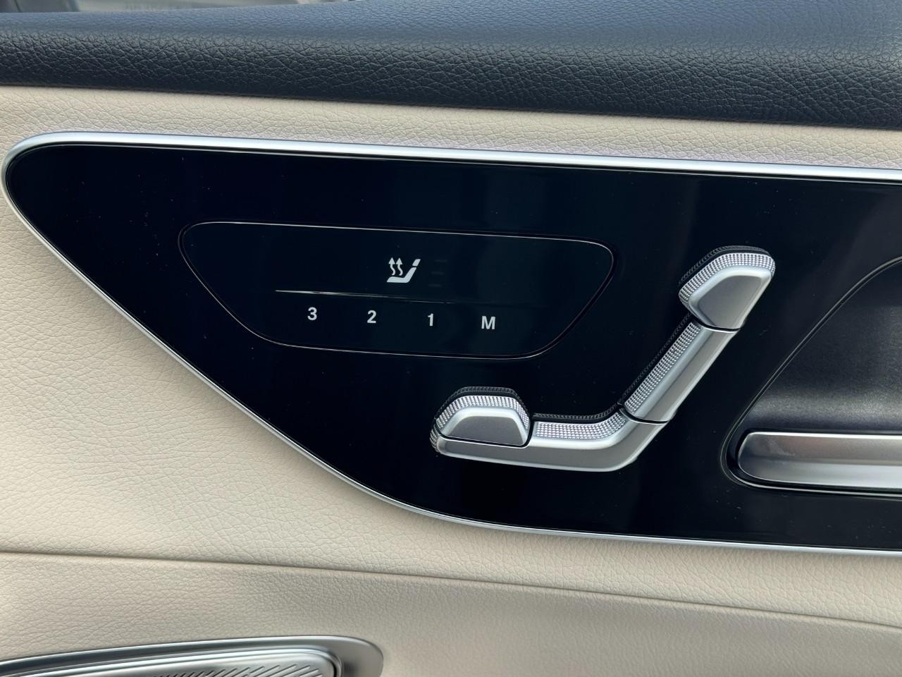 Mercedes-Benz GLC Vehicle Full-screen Gallery Image 19