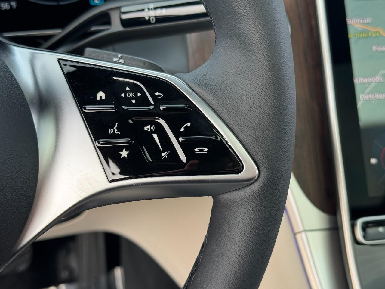 Mercedes-Benz GLC Vehicle Full-screen Gallery Image 32