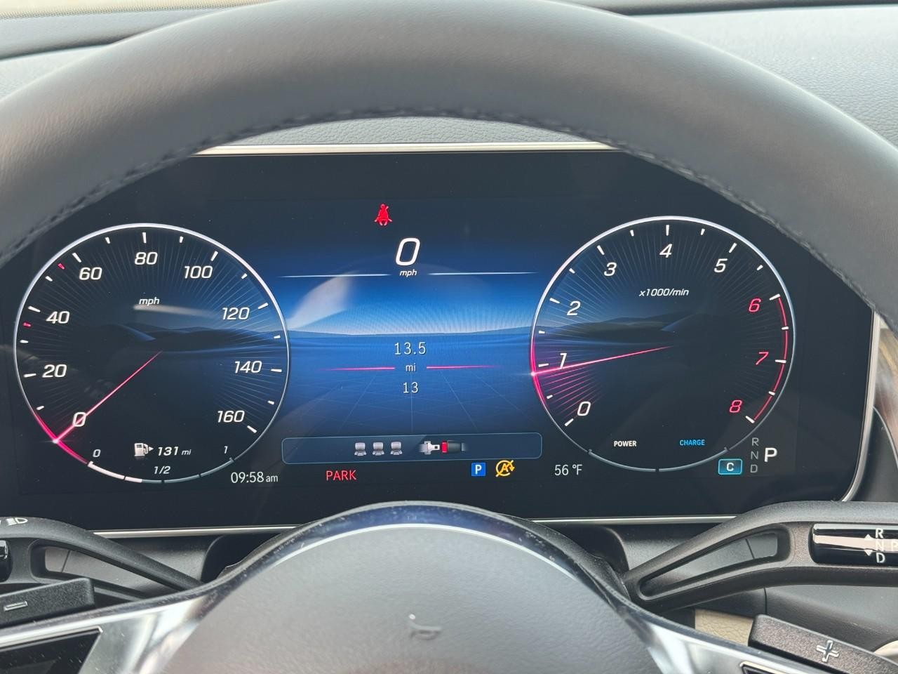 Mercedes-Benz GLC Vehicle Full-screen Gallery Image 33