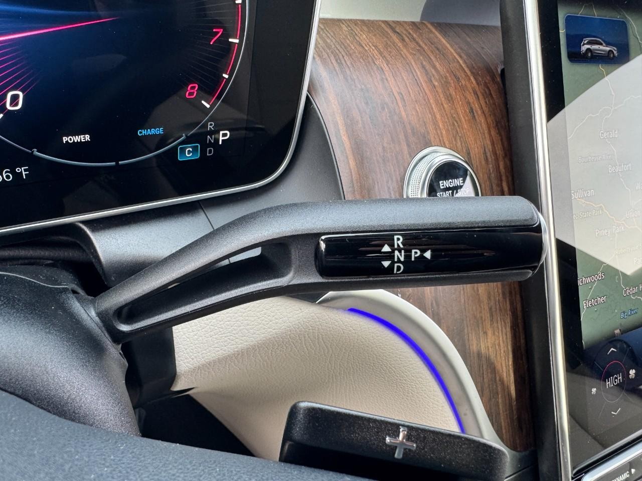 Mercedes-Benz GLC Vehicle Full-screen Gallery Image 34