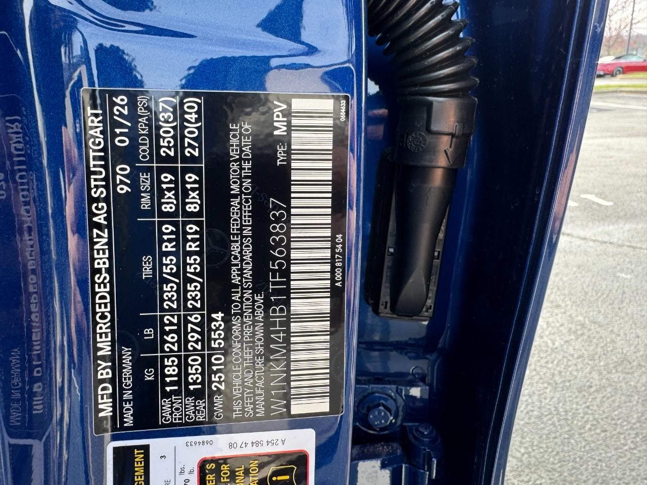 Mercedes-Benz GLC Vehicle Full-screen Gallery Image 36