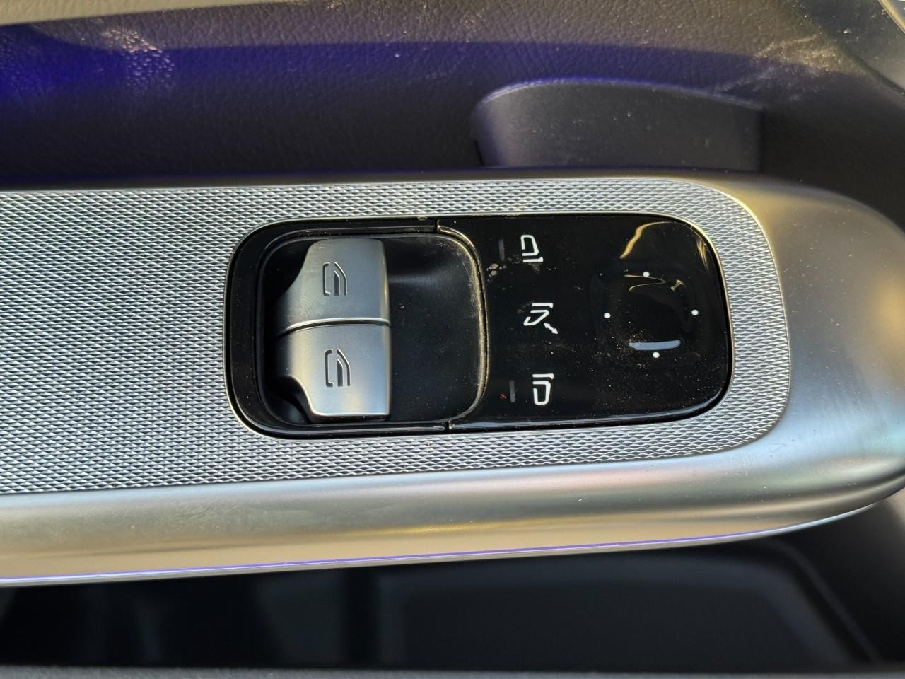 Mercedes-Benz CLE Vehicle Full-screen Gallery Image 24