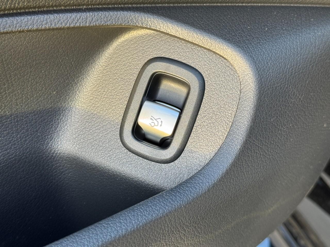 Mercedes-Benz CLE Vehicle Full-screen Gallery Image 26