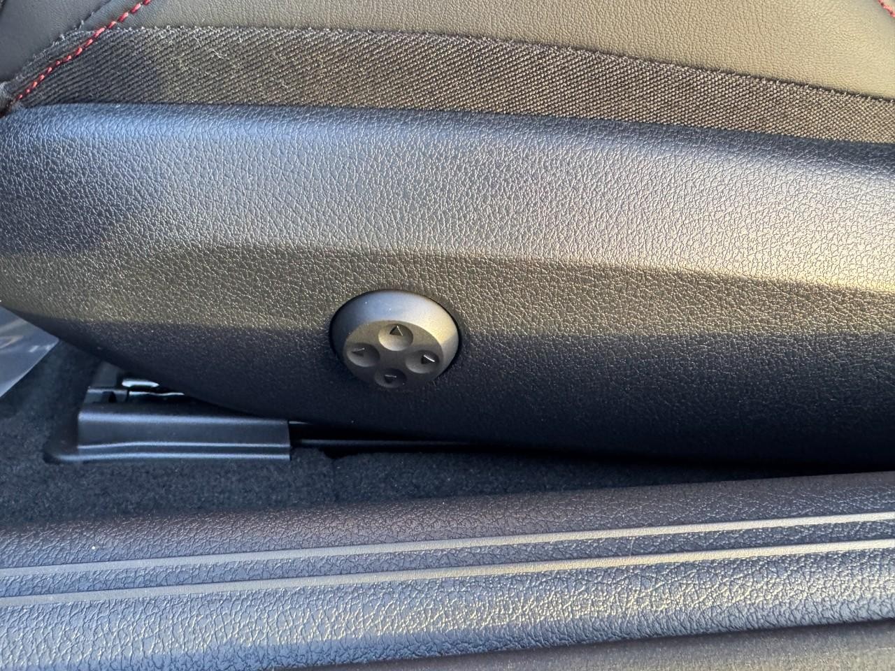 Mercedes-Benz CLE Vehicle Full-screen Gallery Image 29