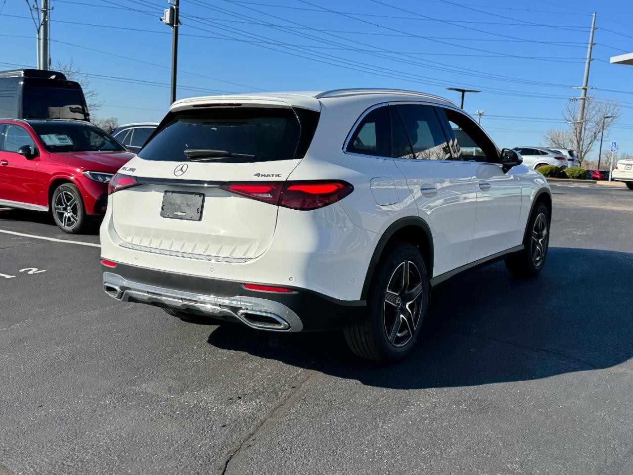 Mercedes-Benz GLC Vehicle Full-screen Gallery Image 4