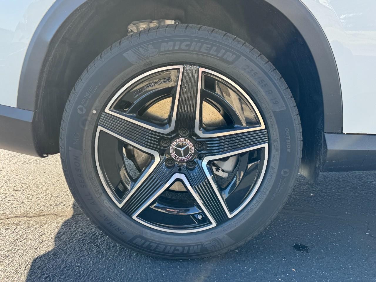 Mercedes-Benz GLC Vehicle Full-screen Gallery Image 5