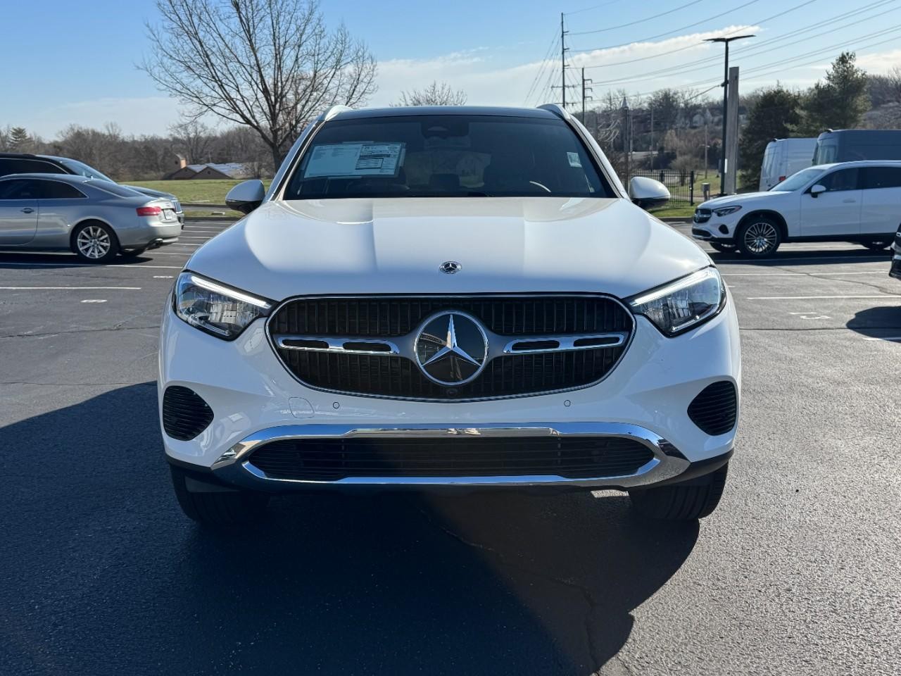 Mercedes-Benz GLC Vehicle Full-screen Gallery Image 7