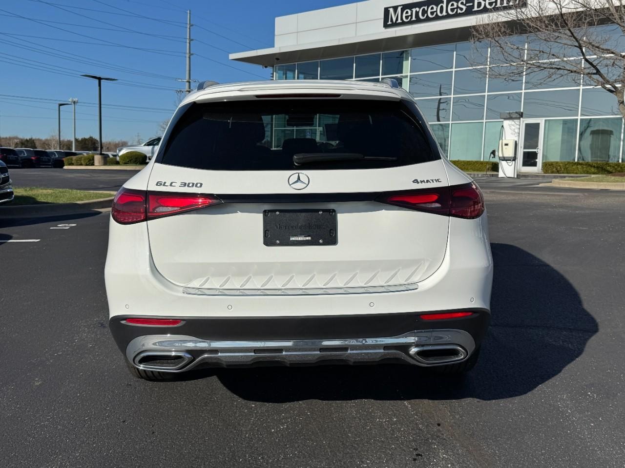 Mercedes-Benz GLC Vehicle Full-screen Gallery Image 9