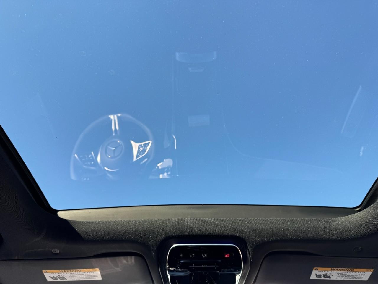 Mercedes-Benz GLC Vehicle Full-screen Gallery Image 11